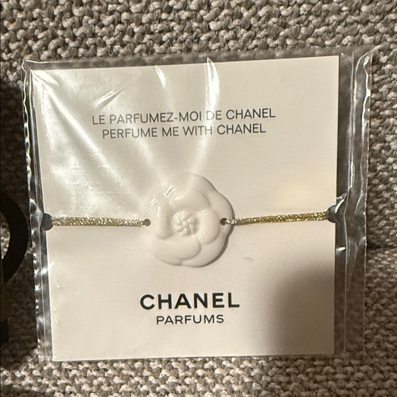 CHANEL Beauty Variety of Accessories - Picture 2 of 9